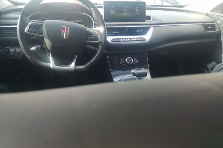 Used Hongqi H5 2022 Classic Model Facelift 1.5T DCT Qiyun Edition Center Console