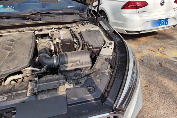 Used Hongqi H5 2022 Classic Model 1.5T DCT Flagship Edition Engine Bay Left