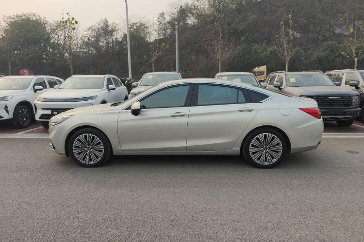 Used Hongqi H5 2022 Classic Model Facelift 1.5T DCT Qiyun Edition Exterior 3