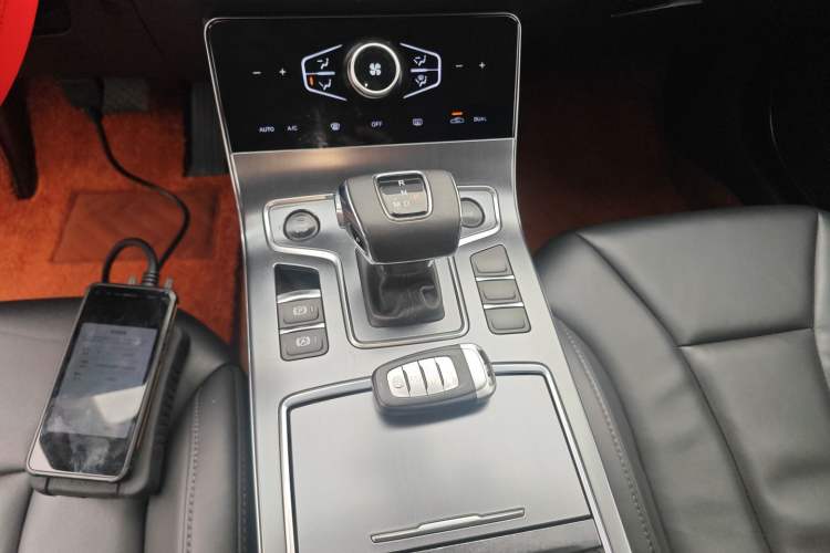 Used Hongqi H5 2022 Classic Model Facelift 1.5T DCT Qiyun Edition Gear Lever