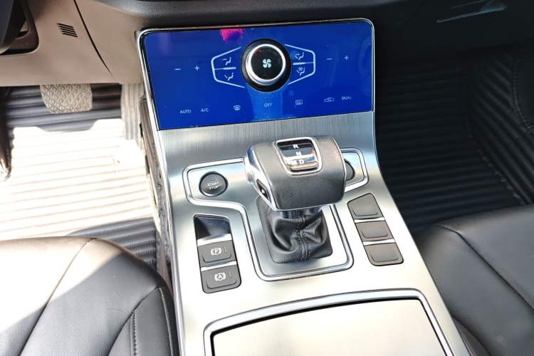 Used Hongqi H5 2022 Classic Model Facelift 1.5T DCT Qiyun Edition Gear Lever