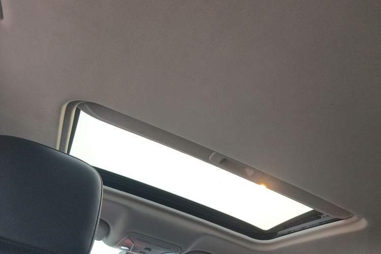 Used Hongqi H5 2022 Classic Model Facelift 1.5T DCT Qiyun Edition Headliner