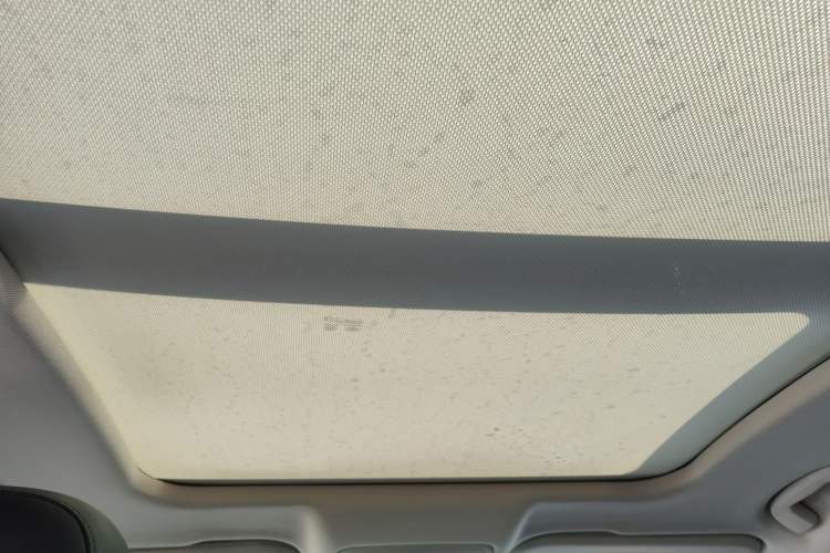 Used Hongqi H5 2022 Classic Model Facelift 1.8T Automatic Smart Connect Flagship Edition Headliner
