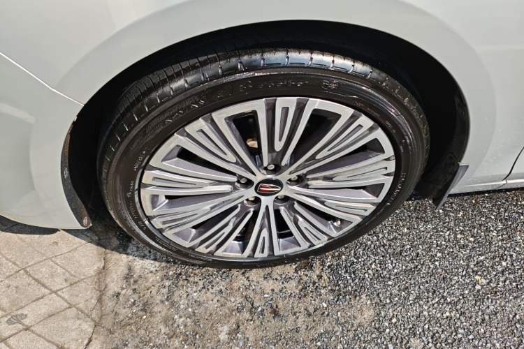 Used Hongqi H5 2022 Classic Model Facelift 1.5T DCT Qiyun Edition Left Front Wheel Hub