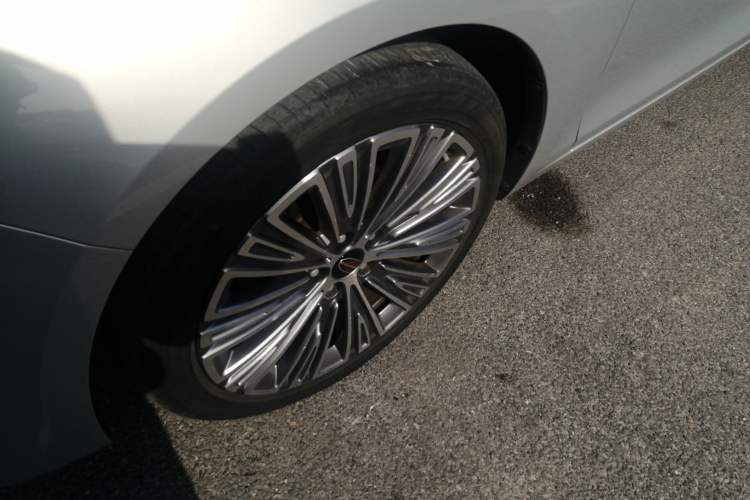 Used Hongqi H5 2022 Classic Model Facelift 1.5T DCT Qiyun Edition Left Front Wheel Hub