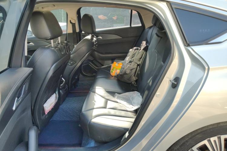 Used Hongqi H5 2022 Classic Model Facelift 1.8T Automatic Smart Connect Flagship Edition Left Rear Seat