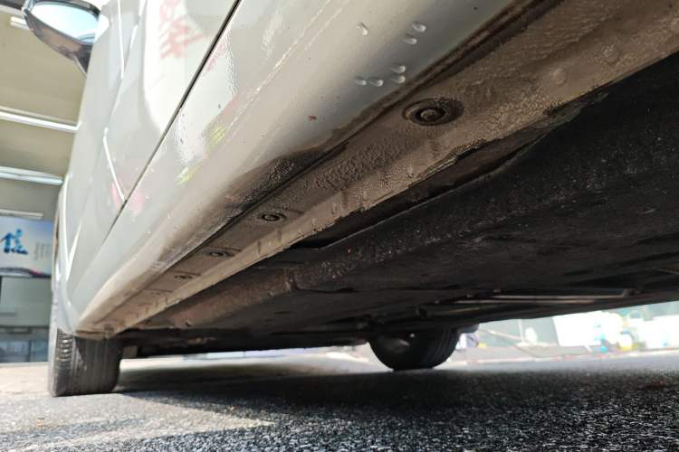 Used Hongqi H5 2022 Classic Model Facelift 1.5T DCT Qiyun Edition Left Side Sill