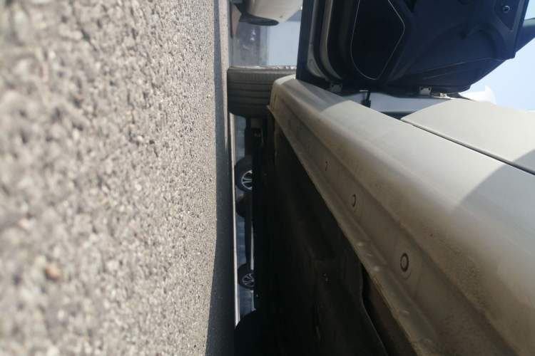 Used Hongqi H5 2022 Classic Model Facelift 1.5T DCT Qiyun Edition Left Side Sill