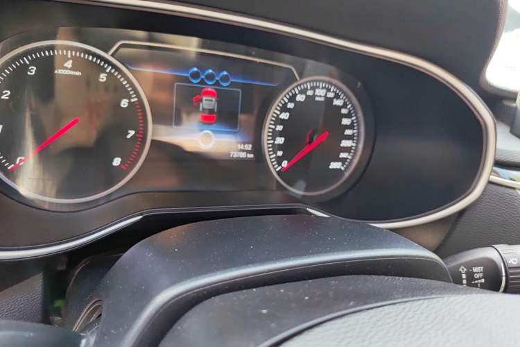 Used Hongqi H5 2022 Classic Model 1.5T DCT Flagship Edition Odometer Close Up