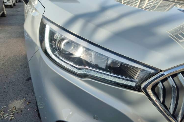 Used Hongqi H5 2022 Classic Model Facelift 1.8T Automatic Smart Connect Flagship Edition Right Front Headlight