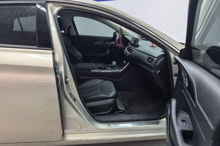 Used Hongqi H5 2022 Classic Model 1.5T DCT Flagship Edition Right Front Seat