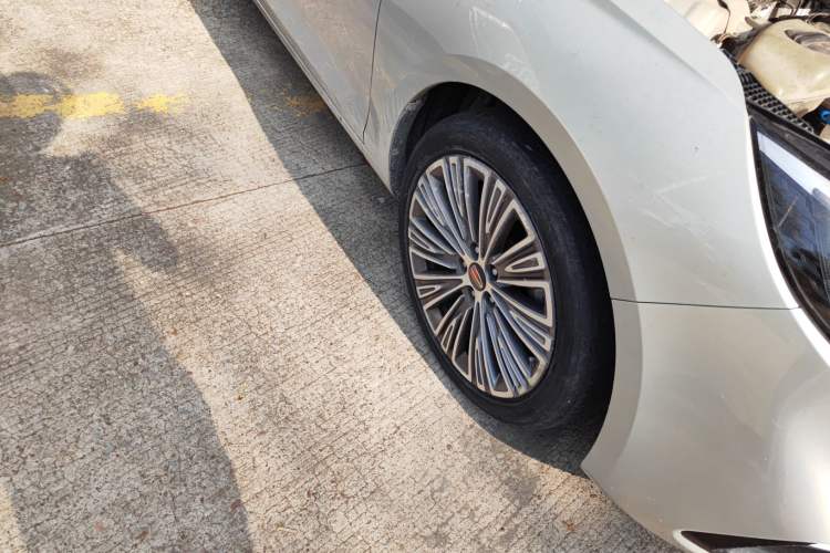 Used Hongqi H5 2022 Classic Model 1.5T DCT Flagship Edition Right Front Wheel Hub