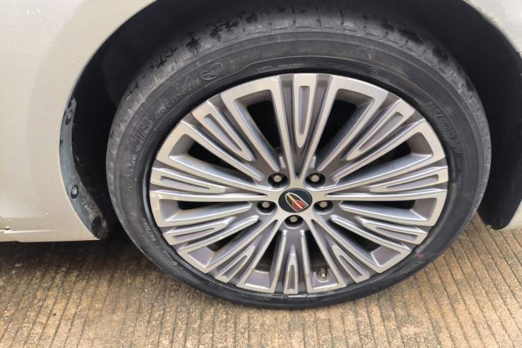 Used Hongqi H5 2022 Classic Model 1.5T DCT Flagship Edition Right Front Wheel Hub