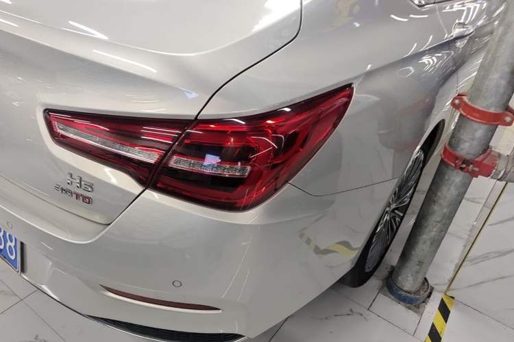 Used Hongqi H5 2022 Classic Model Facelift 1.5T DCT Qiyun Edition Right Rear Taillight