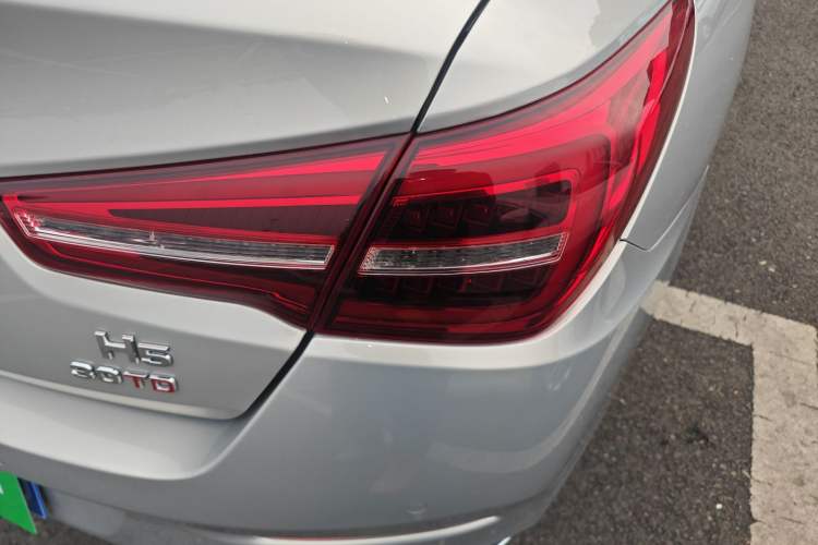 Used Hongqi H5 2022 Classic Model Facelift 1.5T DCT Qiyun Edition Right Rear Taillight
