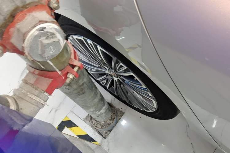 Used Hongqi H5 2022 Classic Model Facelift 1.5T DCT Qiyun Edition Right Rear Wheel Hub