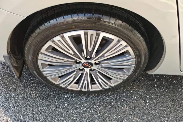 Used Hongqi H5 2022 Classic Model Facelift 1.5T DCT Qiyun Edition Right Rear Wheel Hub