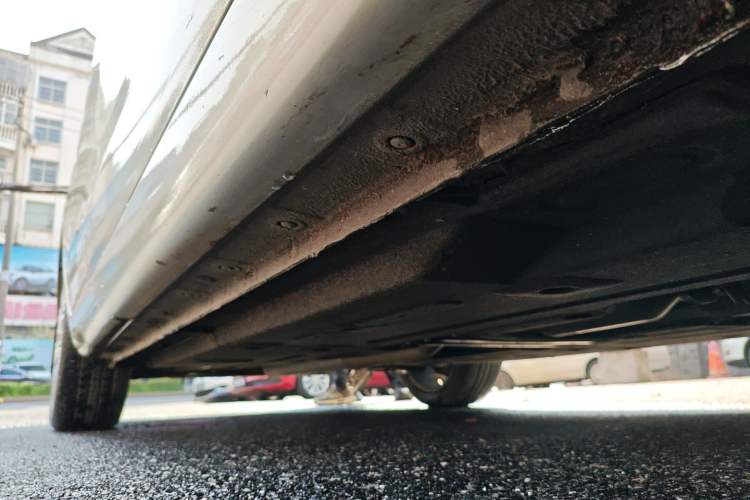 Used Hongqi H5 2022 Classic Model Facelift 1.5T DCT Qiyun Edition Right Side Sill