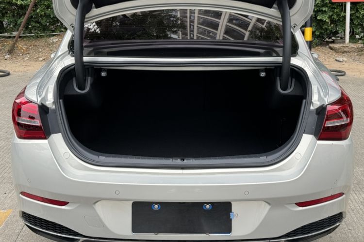 Used Hongqi H5 2022 Classic Model 1.5T DCT Flagship Edition Trunk