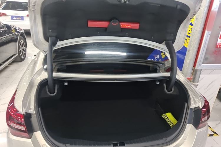 Used Hongqi H5 2022 Classic Model Facelift 1.5T DCT Qiyun Edition Trunk