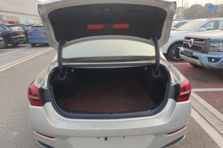 Used Hongqi H5 2022 Classic Model Facelift 1.5T DCT Qiyun Edition Trunk