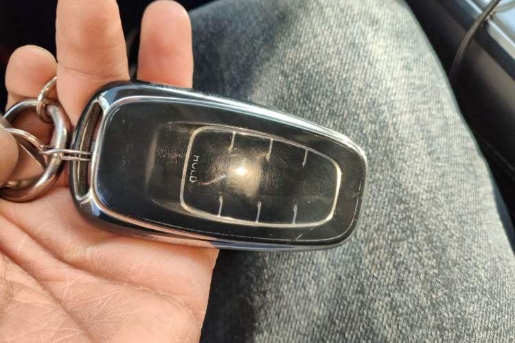 Used Hongqi H5 2022 Classic Model Facelift 1.8T Automatic Smart Connect Flagship Edition Vehicle Key