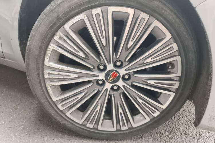 Used Hongqi H5 2022 Classic Model 1.5T DCT Flagship Edition Right Front Wheel Hub