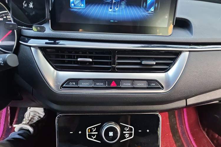 Used Hongqi H5 2022 Classic Model 1.5T DCT Flagship Edition Audio And AC Panel