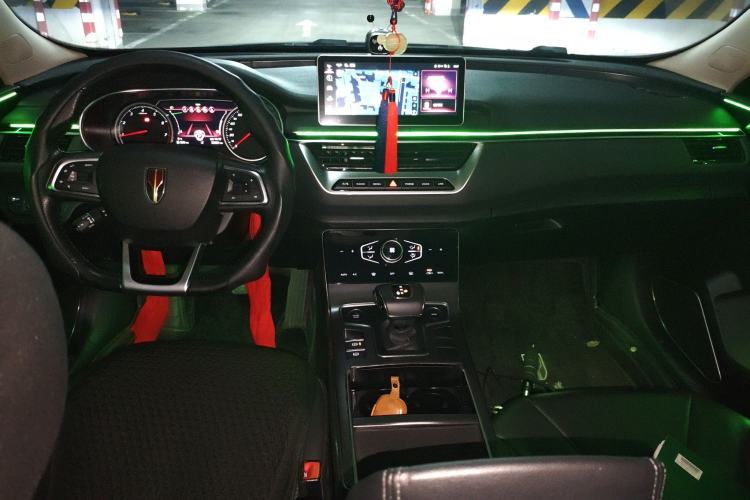 Used Hongqi H5 2022 Classic Model Facelift 1.8T Automatic Smart Connect Flagship Edition Center Console