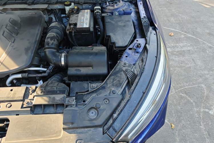 Used Hongqi H5 2022 Classic Model 1.5T DCT Flagship Edition Engine Bay Left