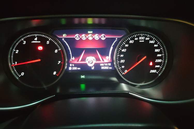 Used Hongqi H5 2022 Classic Model Facelift 1.8T Automatic Smart Connect Flagship Edition Instrument Cluster