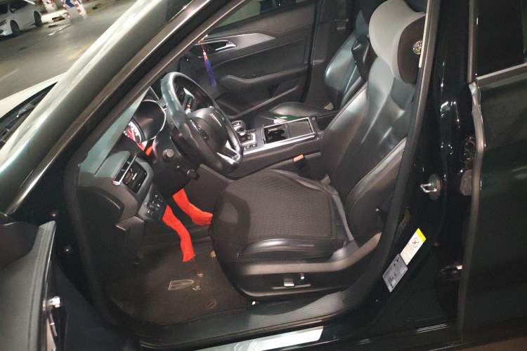 Used Hongqi H5 2022 Classic Model Facelift 1.8T Automatic Smart Connect Flagship Edition Left Front Seat