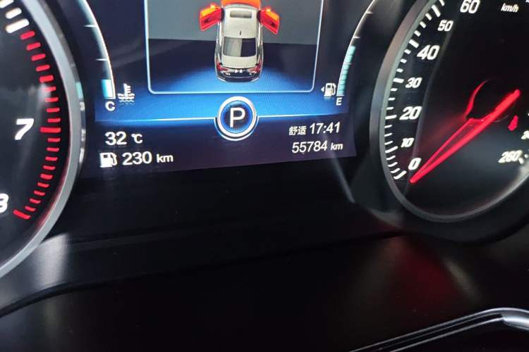 Used Hongqi H5 2022 Classic Model 1.5T DCT Flagship Edition Odometer Close Up