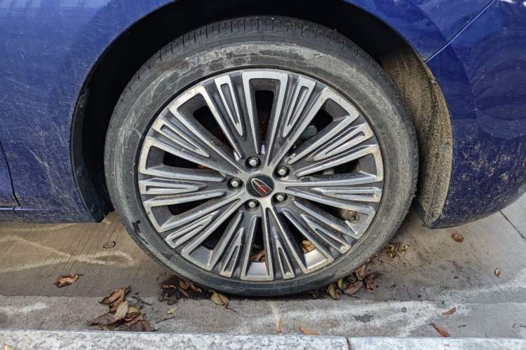 Used Hongqi H5 2022 Classic Model 1.5T DCT Flagship Edition Right Front Wheel Hub