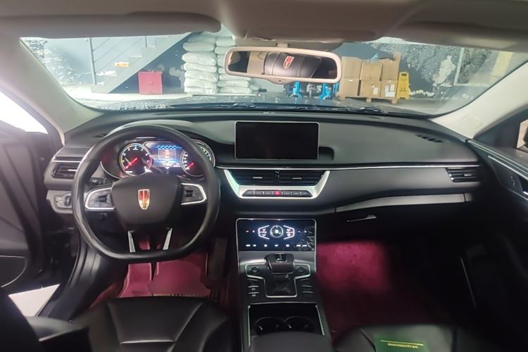 Used Hongqi H5 2022 Classic Model 1.8T Automatic Smart Connect Flagship Edition Center Console