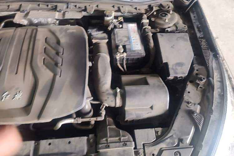 Used Hongqi H5 2022 Classic Model 1.8T Automatic Smart Connect Flagship Edition Engine Bay Left