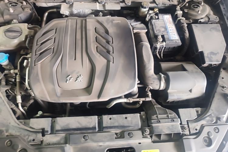Used Hongqi H5 2022 Classic Model 1.8T Automatic Smart Connect Flagship Edition Engine Bay