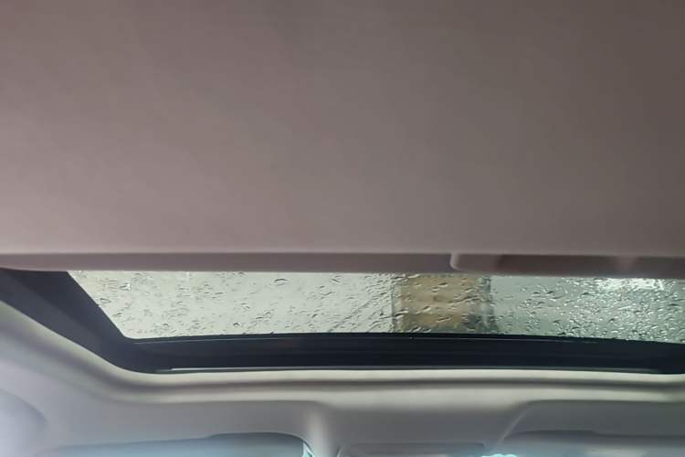 Used Hongqi H5 2022 Classic Model 1.8T Automatic Smart Connect Flagship Edition Headliner