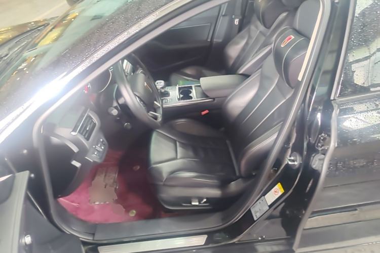 Used Hongqi H5 2022 Classic Model 1.8T Automatic Smart Connect Flagship Edition Left Front Seat