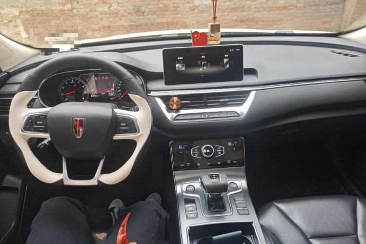 Used Hongqi H5 2022 Classic Model Facelift 1.5T DCT Qiyun Edition Center Console