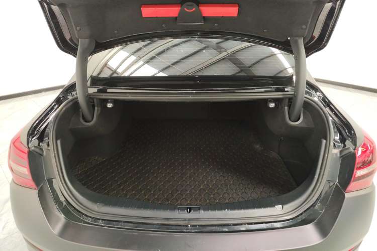 Used Hongqi H5 2022 Classic Model 1.5T DCT Flagship Edition Trunk