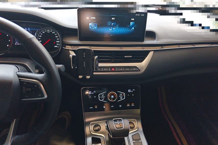 Used Hongqi H5 2022 Classic Model 1.5T DCT Flagship Edition Audio And AC Panel