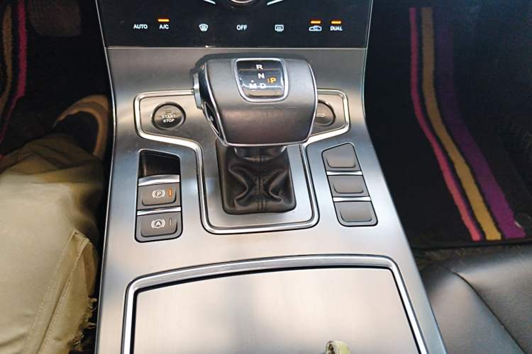Used Hongqi H5 2022 Classic Model 1.5T DCT Flagship Edition Gear Lever
