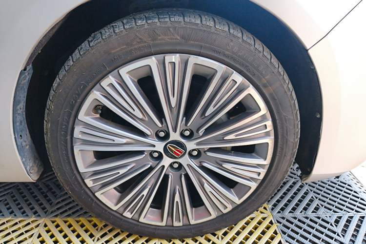 Used Hongqi H5 2022 Classic Model 1.5T DCT Flagship Edition Right Front Wheel Hub