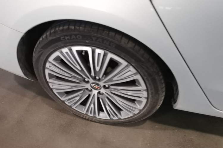 Used Hongqi H5 2022 Classic Model Facelift 1.5T DCT Qiyun Edition Right Rear Wheel Hub