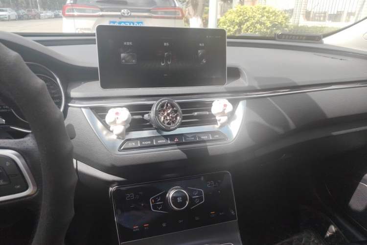Used Hongqi H5 2022 Classic Model 1.5T DCT Flagship Edition Audio And AC Panel