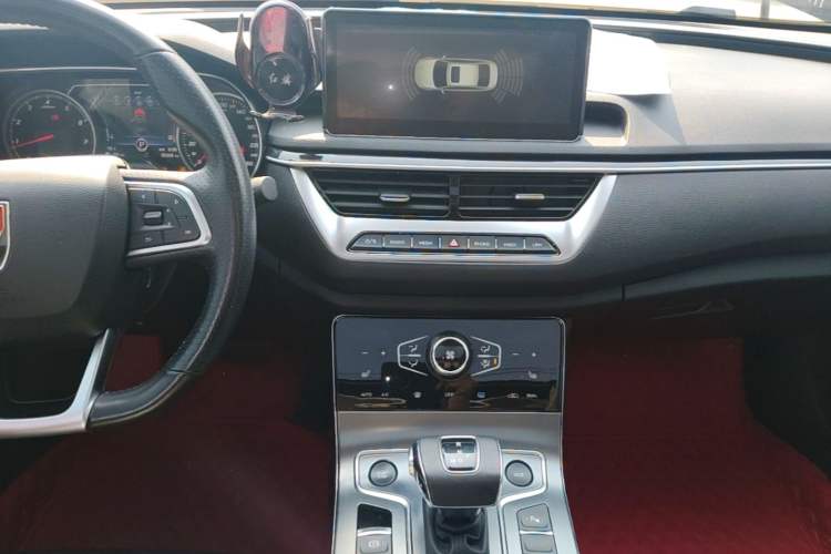 Used Hongqi H5 2022 Classic Model Facelift 1.8T Automatic Smart Connect Flagship Edition Audio And AC Panel