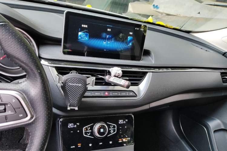 Used Hongqi H5 2022 Classic Model Facelift 1.5T DCT Qiyun Edition Audio And AC Panel