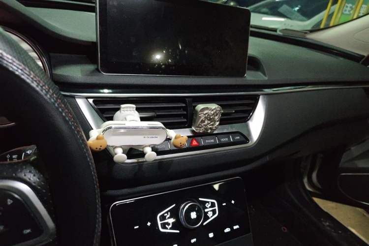 Used Hongqi H5 2022 Classic Model Facelift 1.5T DCT Qiyun Edition Audio And AC Panel