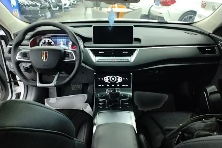 Used Hongqi H5 2022 Classic Model Facelift 1.8T Automatic Smart Connect Flagship Edition Center Console